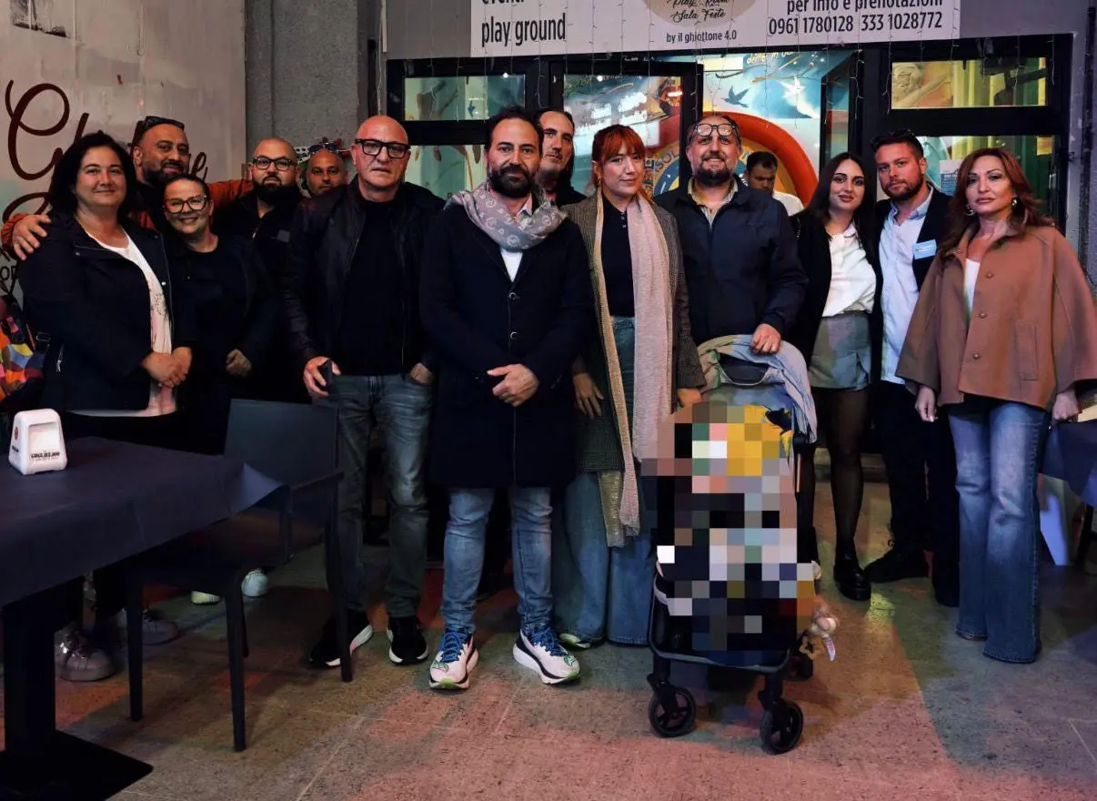 Catanzaro al centro del futuro: grande partecipazione all’incontro del movimento civico \"Noi Amiamo Catanzaro\"\n