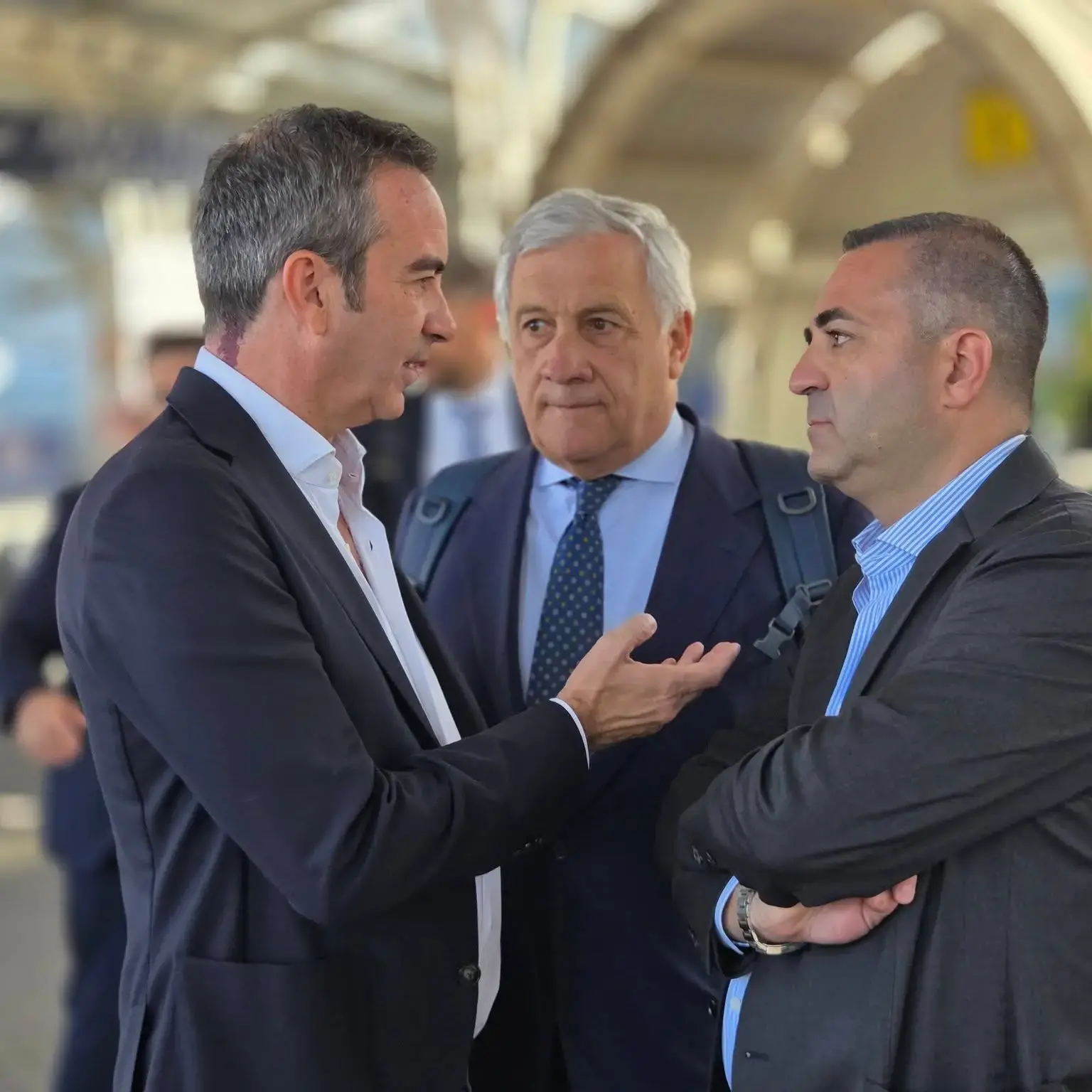 Forza Italia blinda l’asse Tajani-Occhiuto-Cannizzaro: la Calabria diventa il laboratorio politico degli azzurri\n