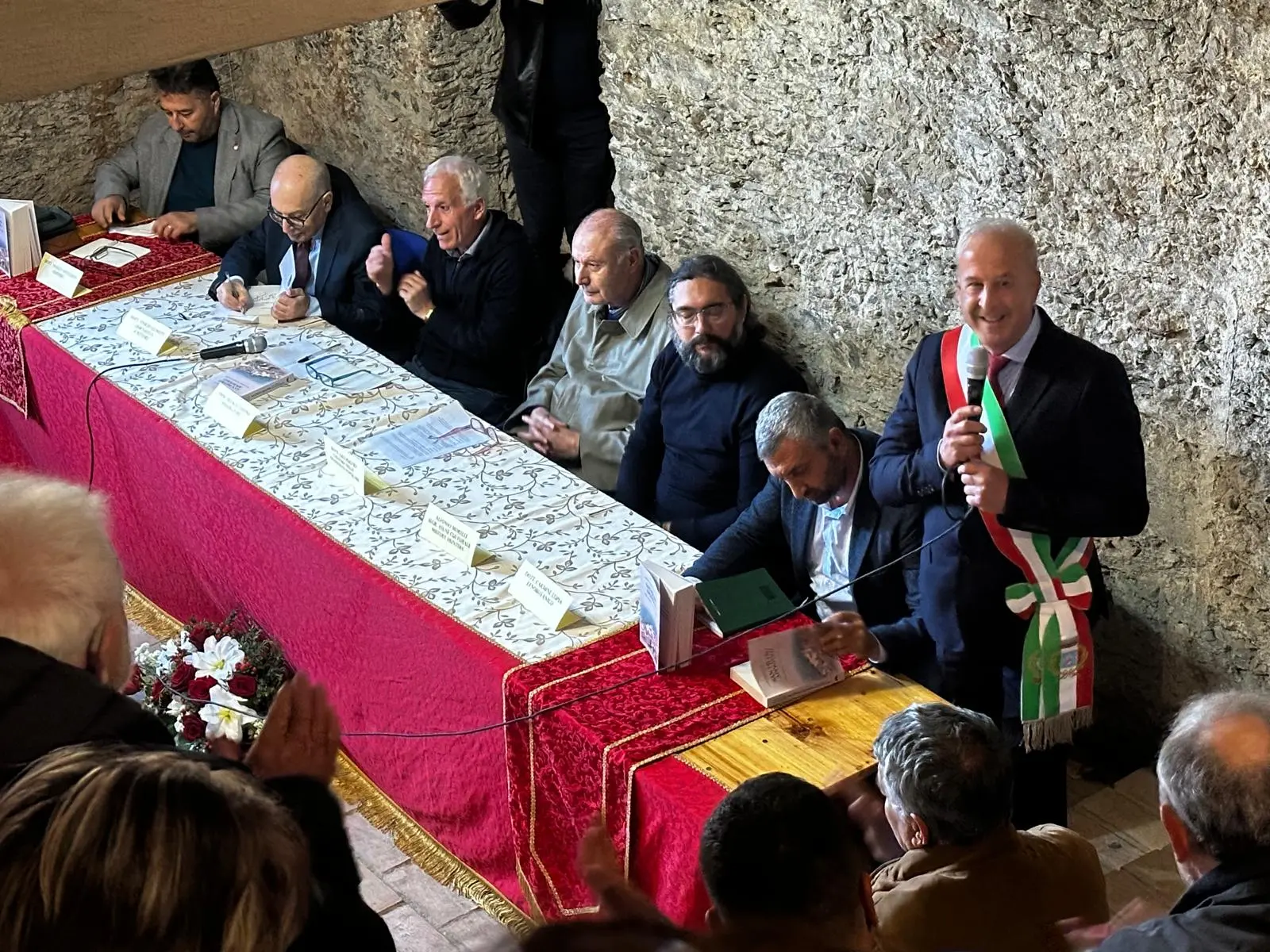 San Pietro Apostolo inaugura i nuovi locali dello storico Palazzo Mazza e celebra la memoria della comunità\n