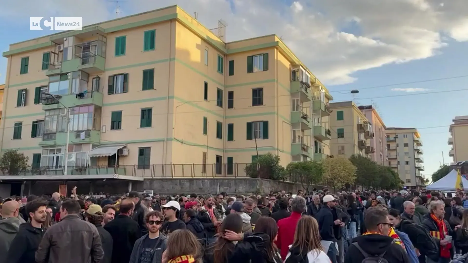 Catanzaro-Palermo, la voce (e l'euforia) dei tifosi giallorossi