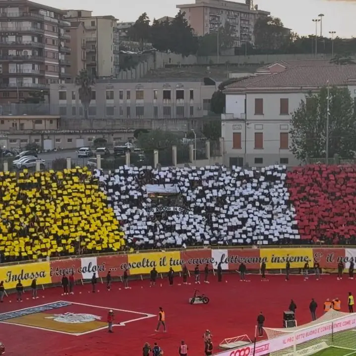 <p>Playoff Serie B, il Catanzaro sfida il Palermo: <span style=\"color:hsl(0, 75%, 60%);\">Iemmello dopo 47 secondi insacca il gol dell’1-0</span>. Gli aggiornamenti – LIVE</p>