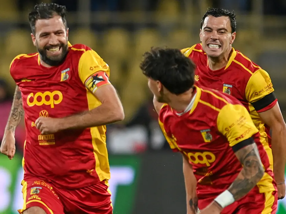 Aquile in volo, Catanzaro show col Palermo nell’andata della semifinale Playoff: due volte Iemmello e Liberali per il definitivo 3-0