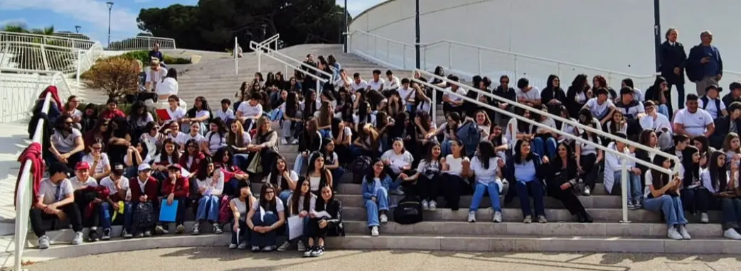 Reggio, da scalinata del waterfront a \"Scalinata dei Poeti\": un\u00A0incontro con gli studenti con tema “La Pace”\n