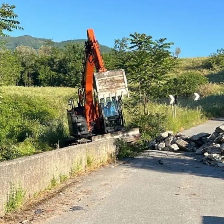 Mendicino, fine dell’isolamento: la SP81 riaprirà a giorni. Bucarelli: «Ha vinto la sinergia istituzionale»\n