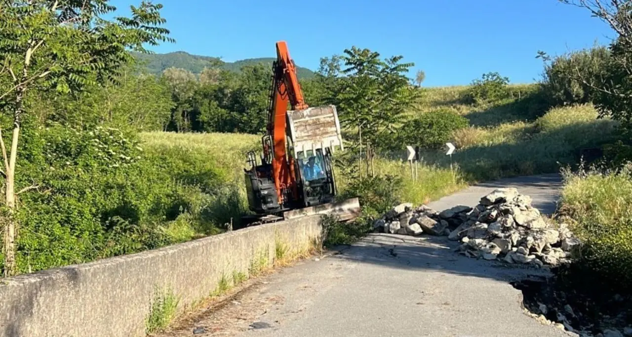 Mendicino, fine dell’isolamento: la SP81 riaprirà a giorni. Bucarelli: «Ha vinto la sinergia istituzionale»\n