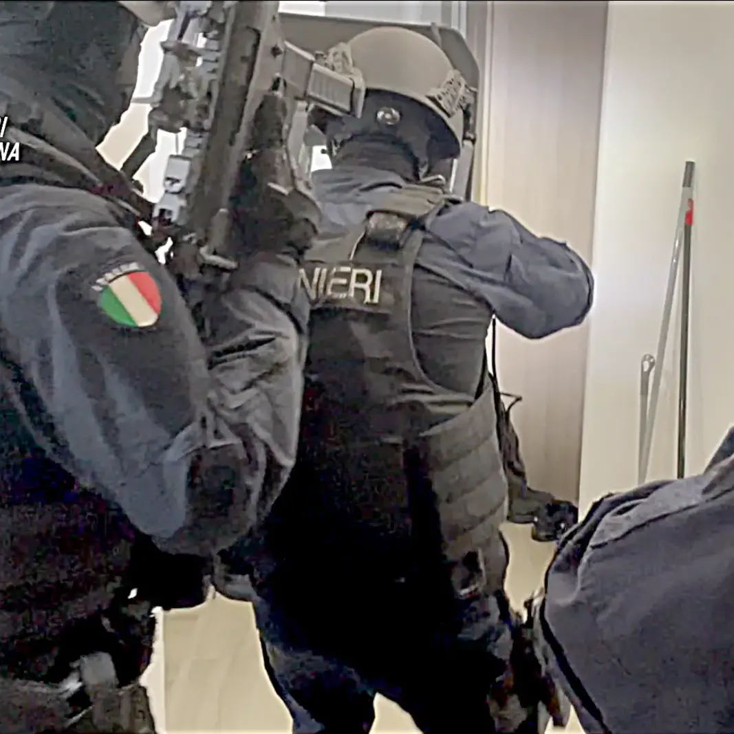 Traffico di droga, armi ed estorsioni: 19 arresti a Latina e legami con il clan di ’ndrangheta Morabito\n