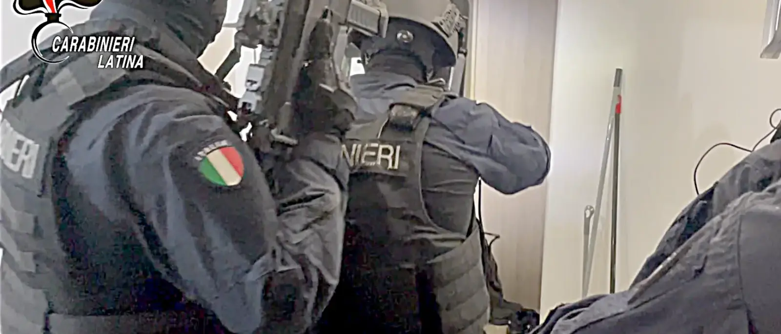 Traffico di droga, armi ed estorsioni: 19 arresti a Latina e legami con il clan di ’ndrangheta Morabito\n