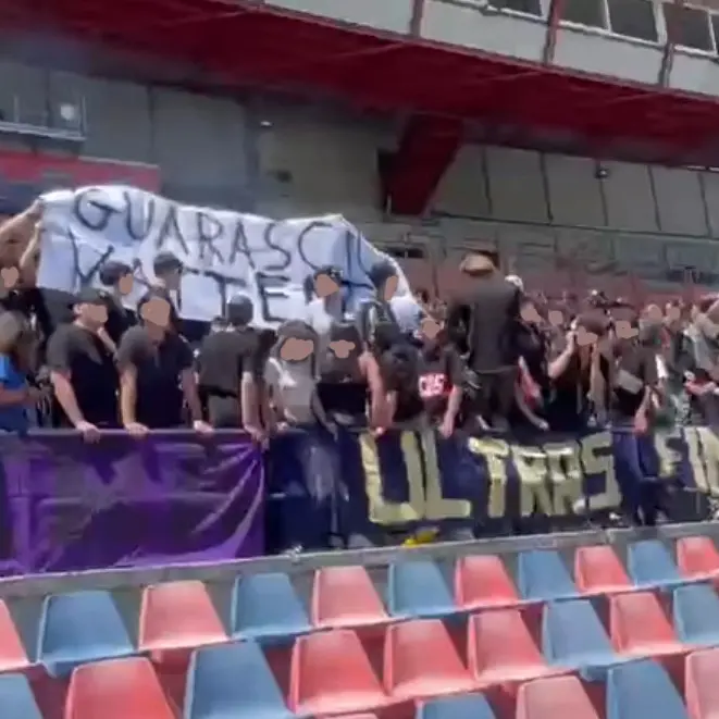 <p>“Guarascio vattene”, striscione a un match tra scuole: interviene uno steward, minore in ospedale</p>