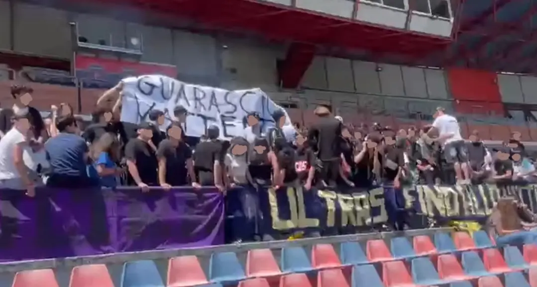 Striscione contro Guarascio ad un match tra scuole: interviene uno steward, minore in ospedale | VIDEO
