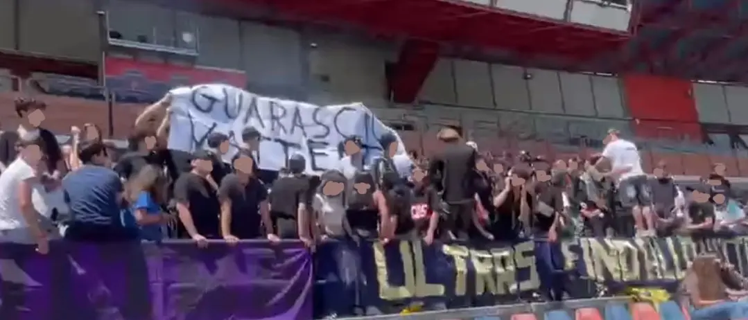 Striscione contro Guarascio ad un match tra scuole: interviene uno steward, minore in ospedale | VIDEO
