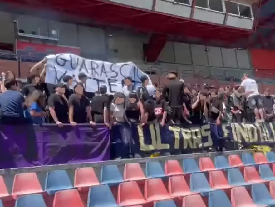 Striscione contro Guarascio ad un match tra scuole: interviene uno steward, minore in ospedale | VIDEO