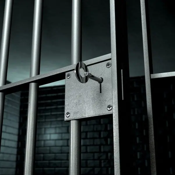 Ancora aggressioni in carcere: a Catanzaro detenuto si scaglia contro agenti e medici armato di forbici, a Vibo poliziotto picchiato\n