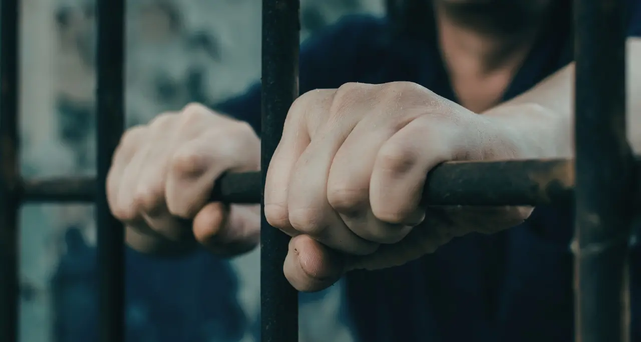 <p>Carceri calabresi, <span style=\"color:hsl(0, 75%, 60%);\">agente ferito a Vibo</span> e tensione a Catanzaro: per il Sinappe ancora «una giornata di ordinaria follia»</p>