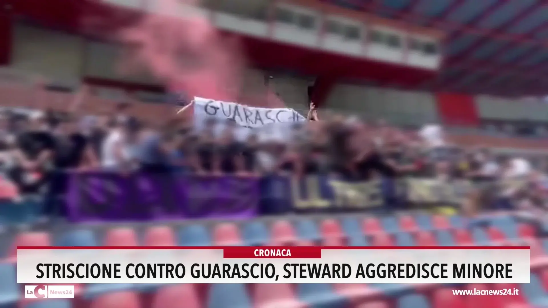 Striscione contro Guarascio, steward aggredisce minore