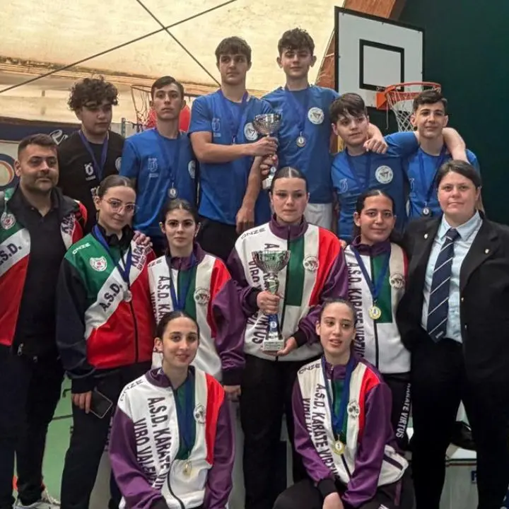 Virtus Vibo\u00A0trionfa al Gran Prix Fijlkam Karate Calabria a squadre: quattro medaglie per la Categoria Esordienti\n