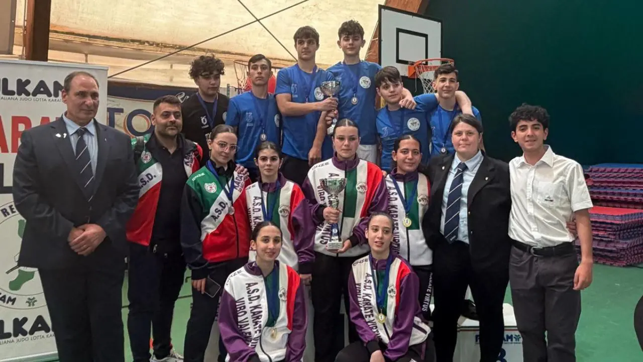Virtus Vibo\u00A0trionfa al Gran Prix Fijlkam Karate Calabria a squadre: quattro medaglie per la Categoria Esordienti\n