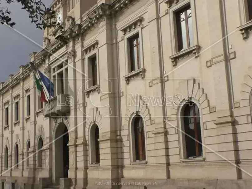 Corruzione al Comune di Reggio Calabria, quattro arresti: coinvolti dipendenti e imprenditori