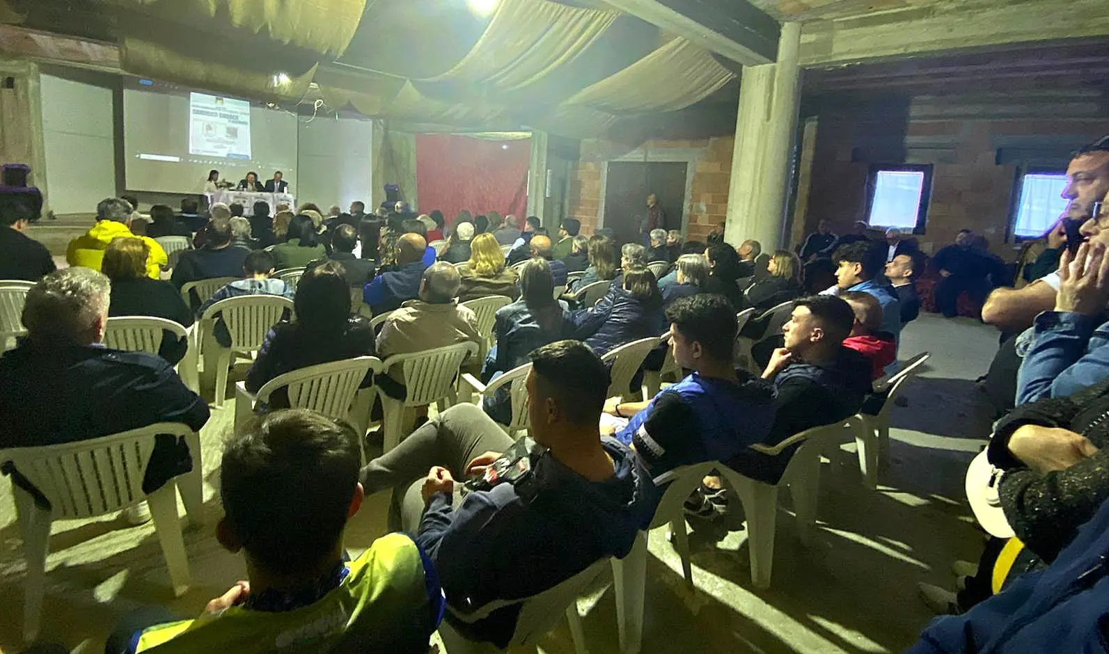 Montebello Jonico, confronto tra candidati sindaco: viabilità, acqua e rilancio dell’entroterra al centro del dibattito\n