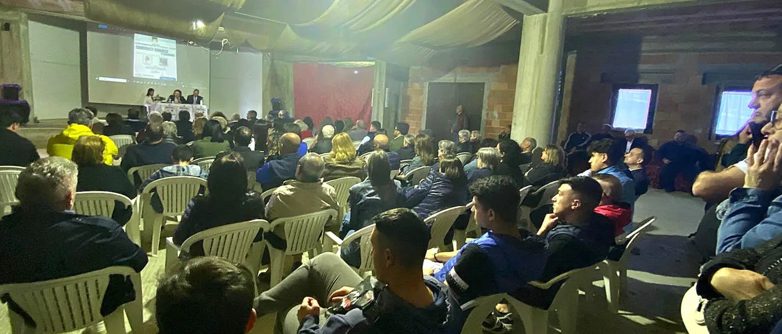 Montebello Jonico, confronto tra candidati sindaco: viabilità, acqua e rilancio dell’entroterra al centro del dibattito\n