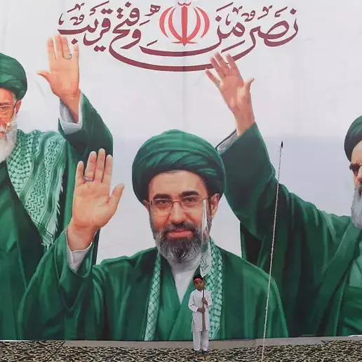 Trump congela l’attacco all’Iran ma rilancia: «Senza un accordo serio, pronti ad attacco su larga scala». Teheran: «Dito sul grilletto»