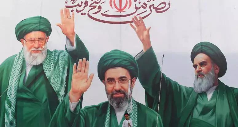 Trump congela l’attacco all’Iran ma rilancia: «Senza un accordo serio, pronti ad attacco su larga scala». Teheran: «Dito sul grilletto»