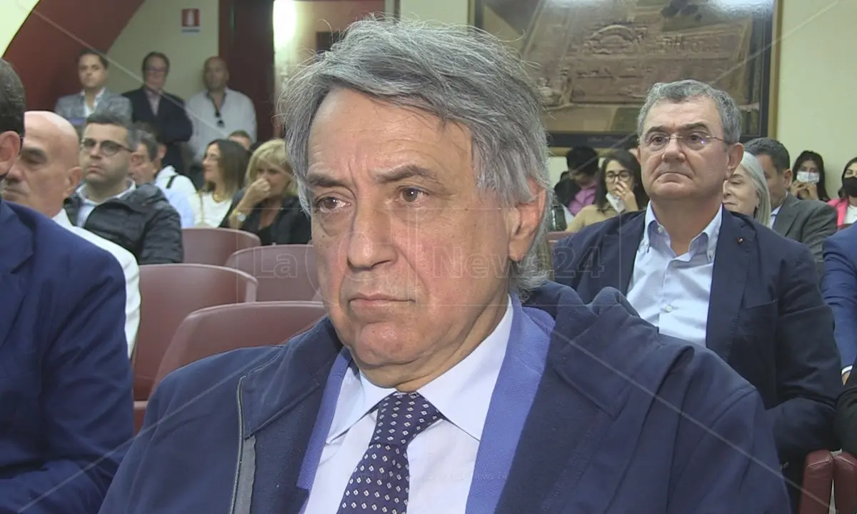 Cosenza ricorda Giulio Palma, Iaconianni:\u00A0«Un maestro che ha lasciato il segno nella storia del Convitto»\n