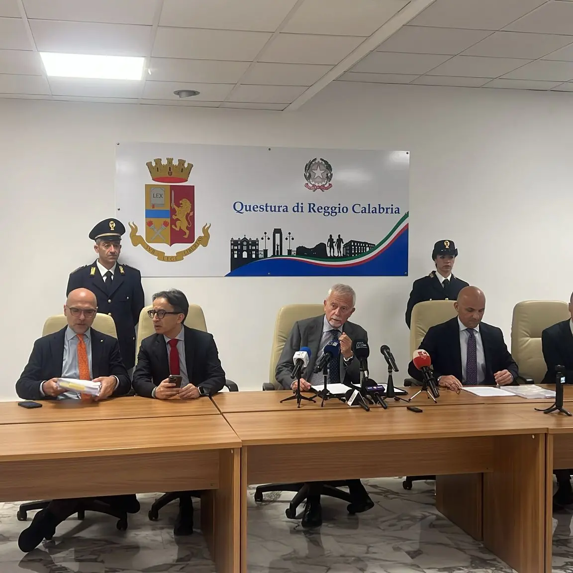 <p>Appalti e presunta corruzione al Comune di Reggio, quattro misure cautelari: «Documentato un sistema consolidato. L'imprenditore al funzionario: “Ecco mille euro, si è sempre fatto così” »</p>