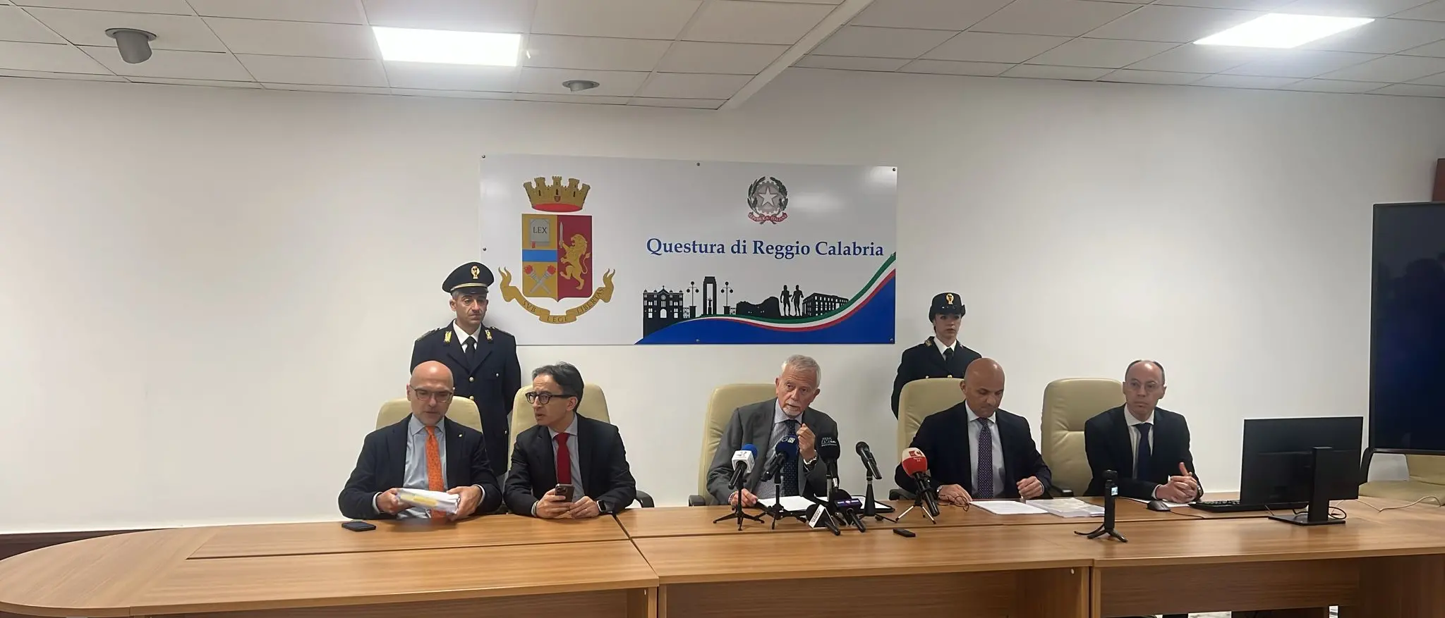 Appalti e presunta corruzione al Comune di Reggio, quattro misure cautelari: «Documentato un sistema consolidato. L'imprenditore al funzionario ecco mille euro, si è sempre fatto così»\n