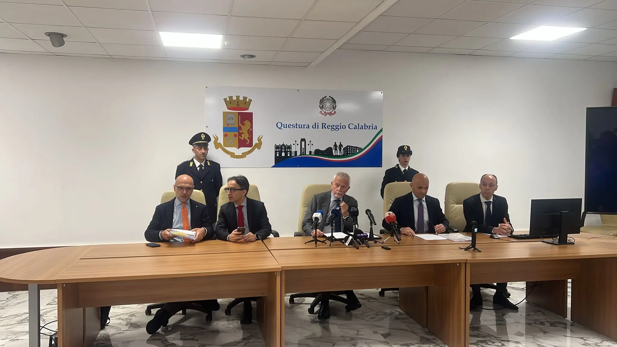 Corruzione al Comune di Reggio, le mazzette riprese con le telecamere e il sistema che va avanti «da 50 anni» –\u00A0NOMI\n