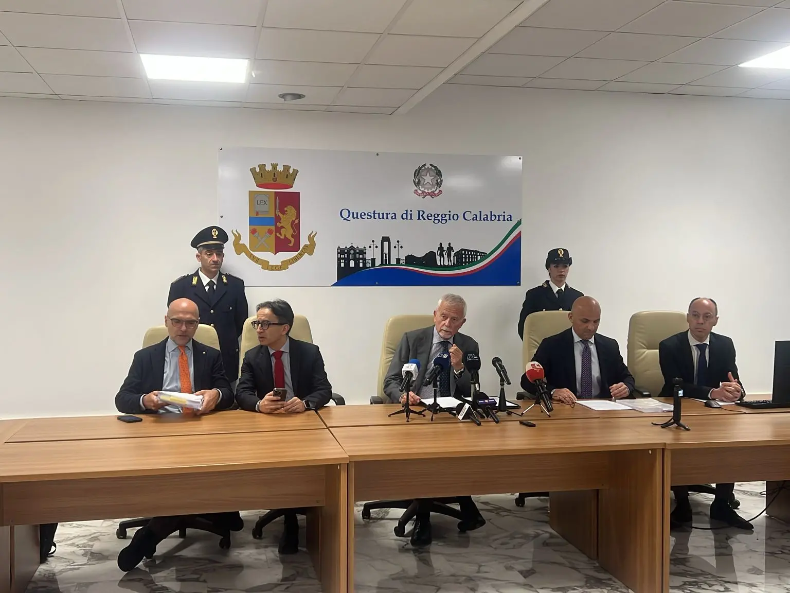 Corruzione al Comune di Reggio, le mazzette riprese con le telecamere e il sistema che va avanti «da 50 anni» – NOMI