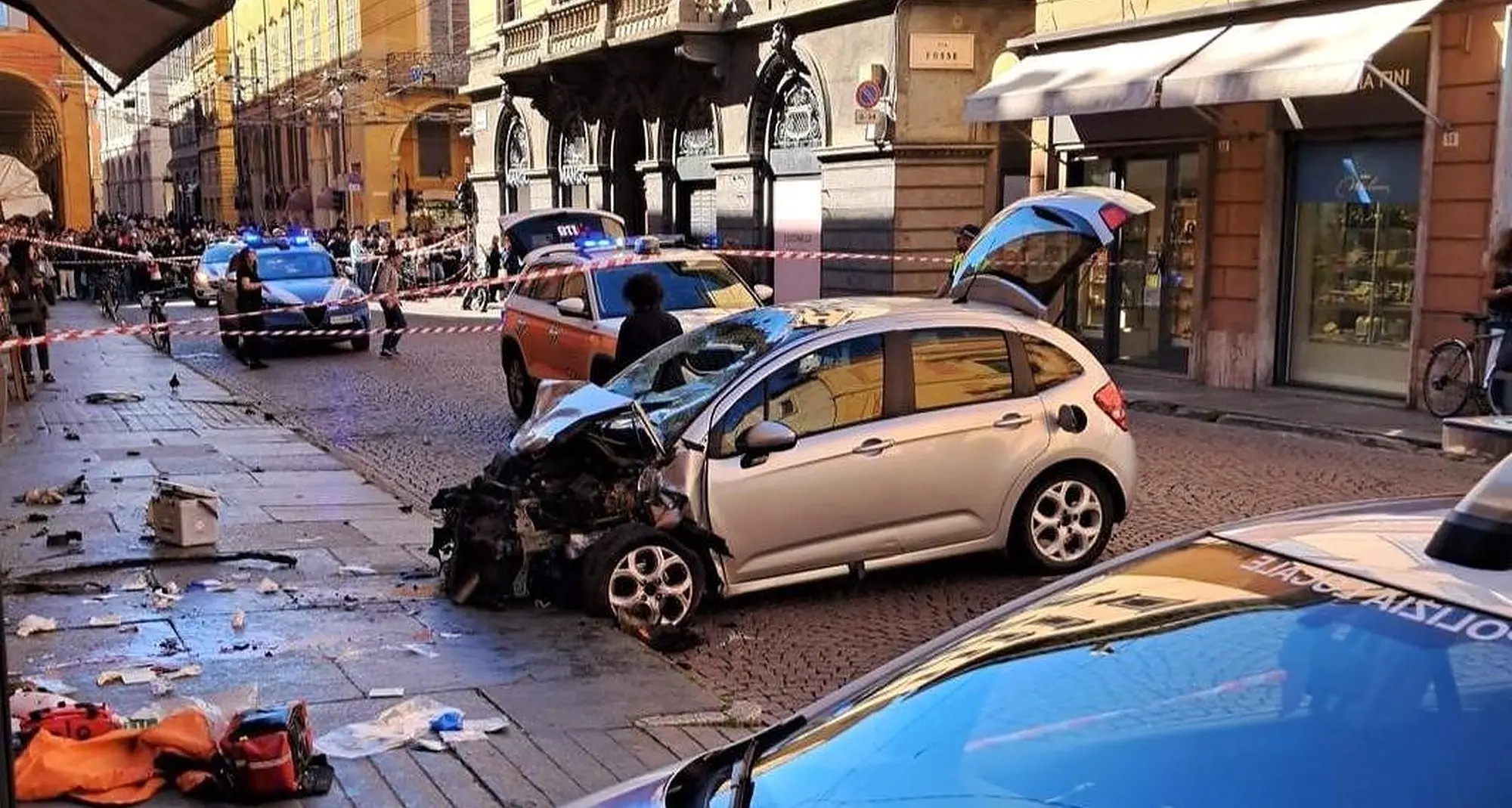 Auto sulla folla a Modena, convalidato l’arresto per El Koudri: la Procura non contesta l’aggravante di terrorismo\n