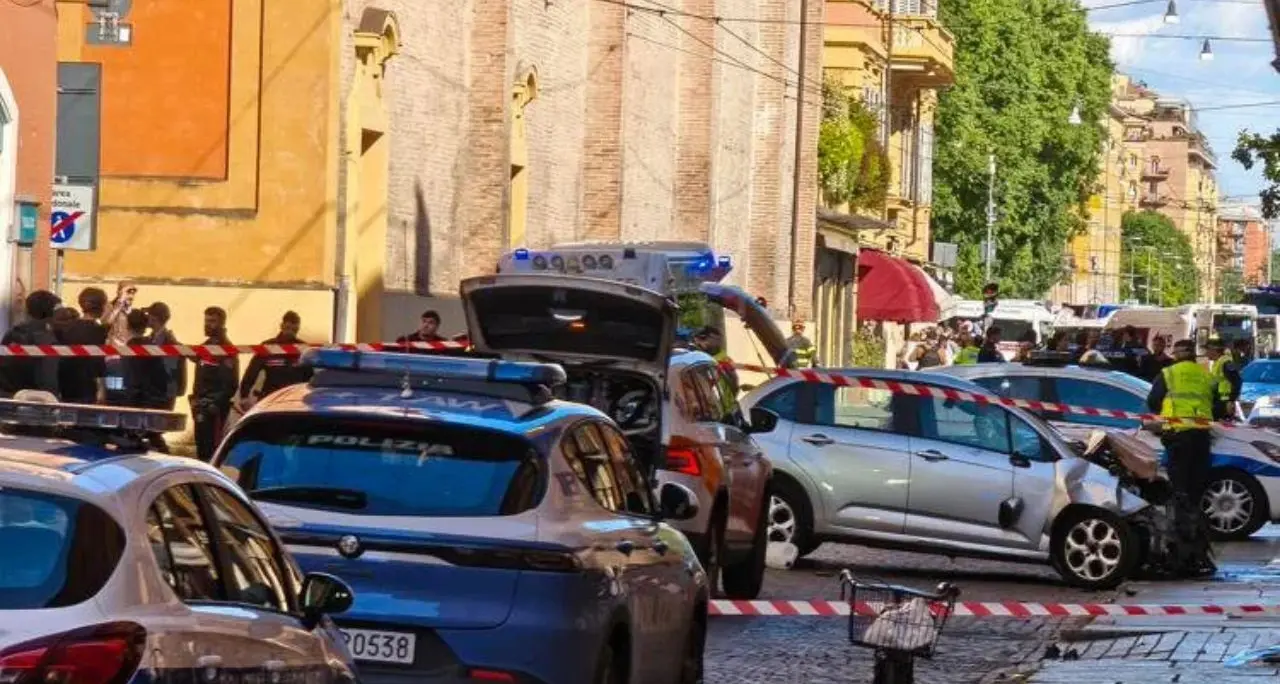 Auto sulla folla a Modena, El Koudri non risponde al gip. Il legale: «È alterato, ho chiesto intervento medico in carcere»\n