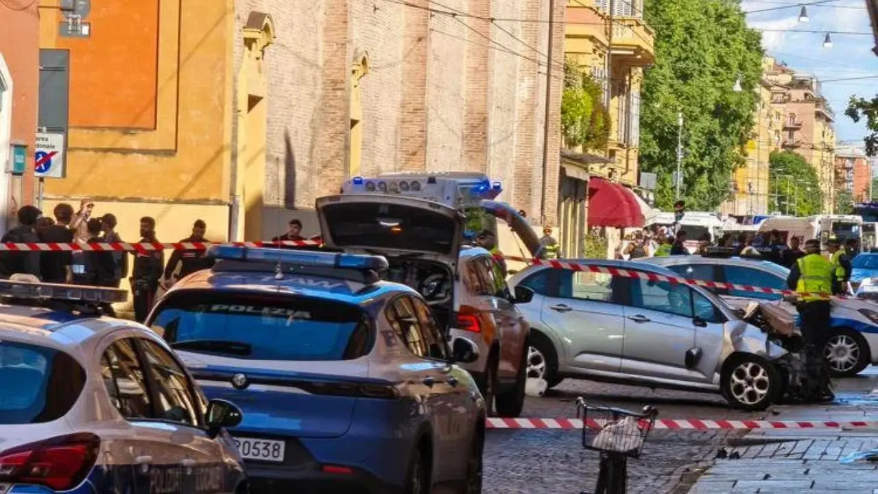 Auto sulla folla a Modena, El Koudri non risponde al gip. Il legale: «È alterato, ho chiesto intervento medico in carcere»\n