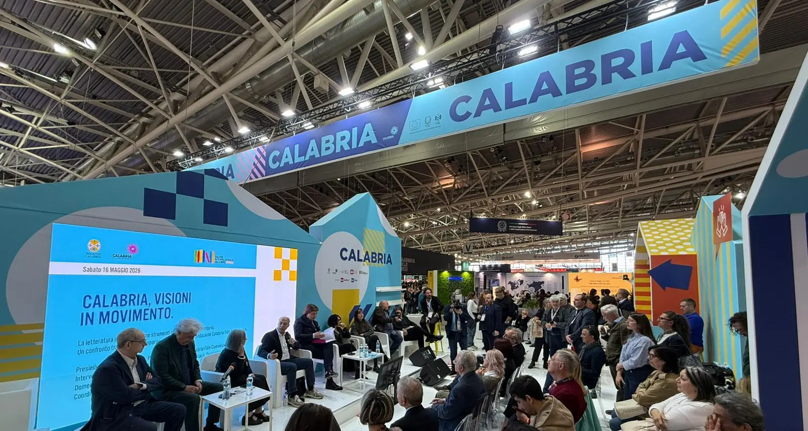 La Calabria al Salone del Libro di Torino, le voci di otto scrittori per una nuova narrazione della regione tra libri e cinema\n