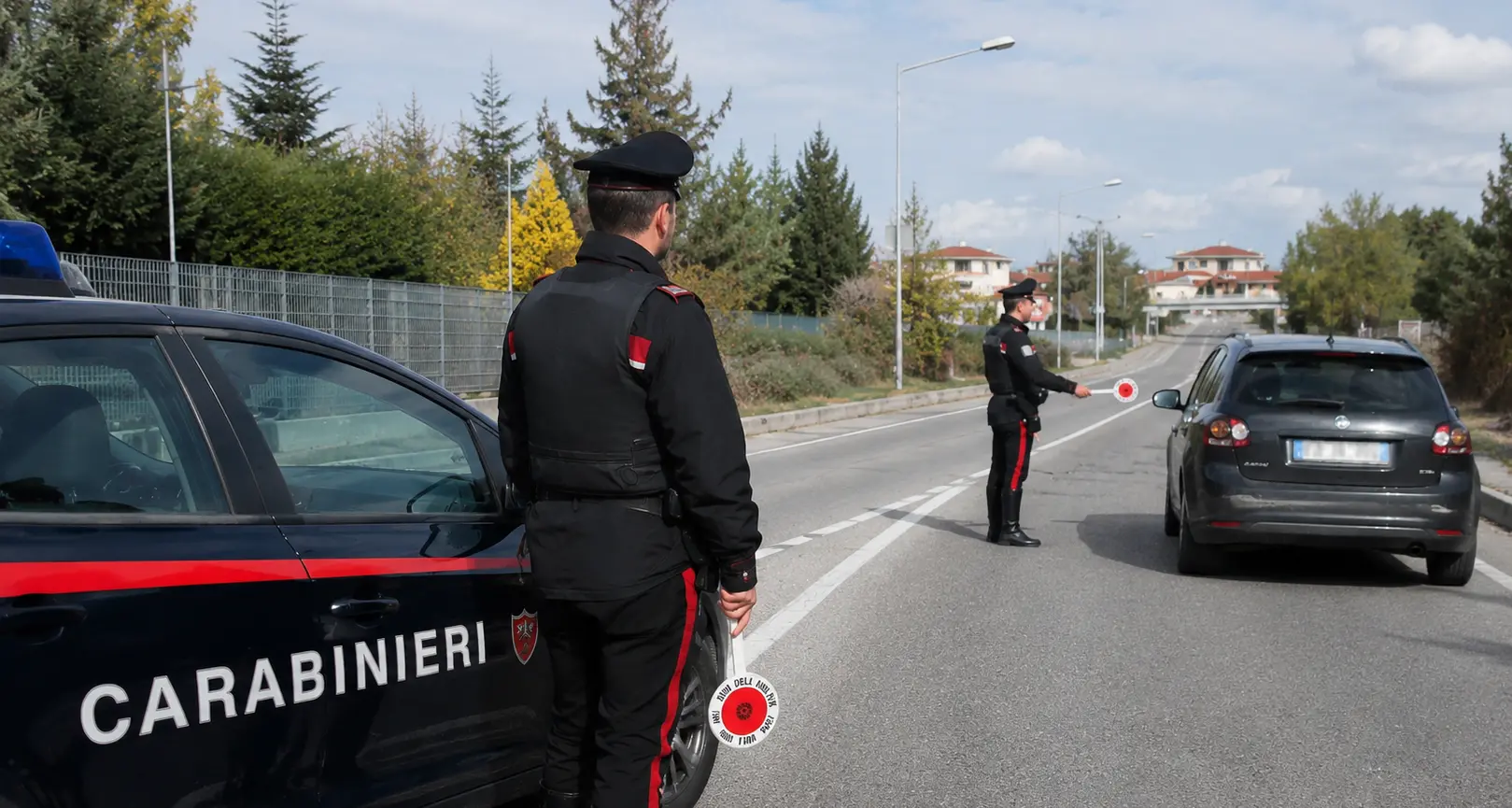 Stretta dei carabinieri nel Crotonese: 80 pattuglie, perquisizioni e un uomo in carcere\n