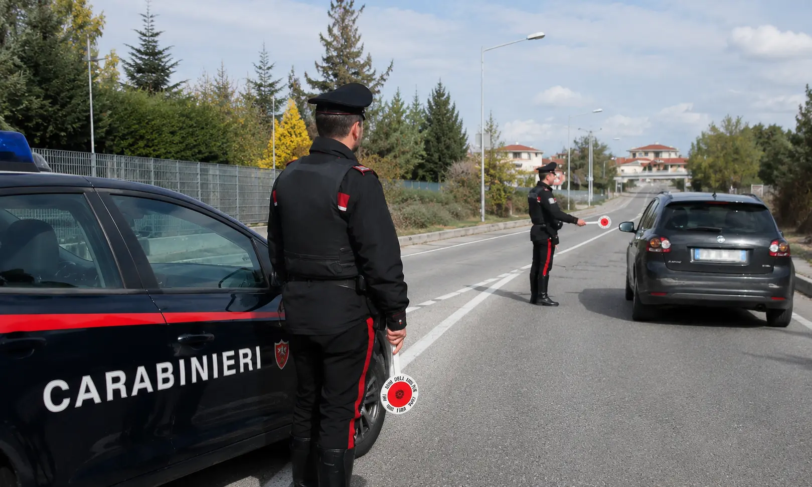 Stretta dei carabinieri nel Crotonese: 80 pattuglie, perquisizioni e un uomo in carcere\n