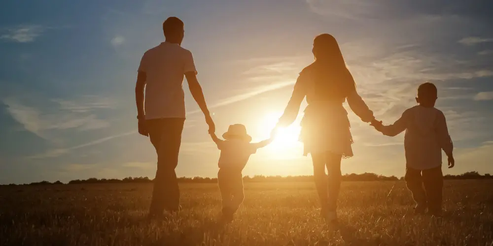 Acquaformosa celebra la Giornata della Famiglia: scuola, bambini e famiglie insieme nel progetto “Parole, passi e legami”\n