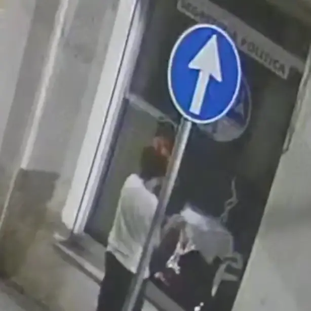 Reggio, atto vandalico contro la segreteria politica di Demetrio Abate\n
