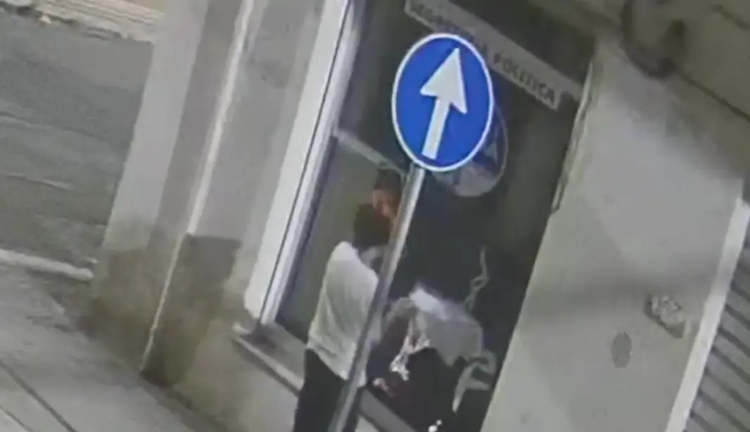 Reggio, atto vandalico contro la segreteria politica di Demetrio Abate\n