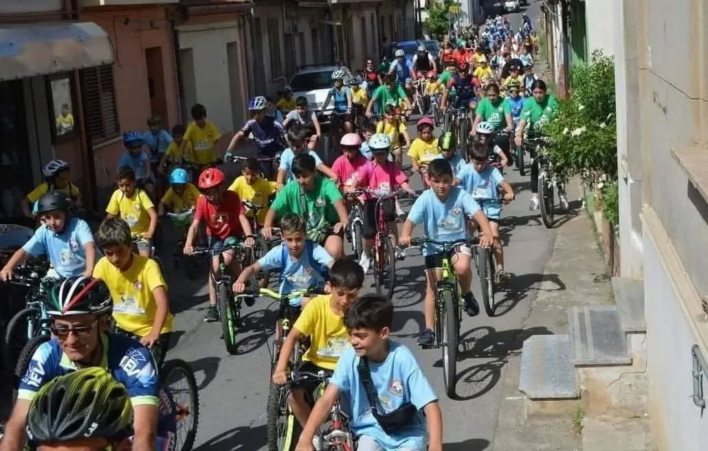 Ciclismo, a San Costantino Calabro la decima edizione di “Bimbimbici - Pedaliamo il futuro”\n