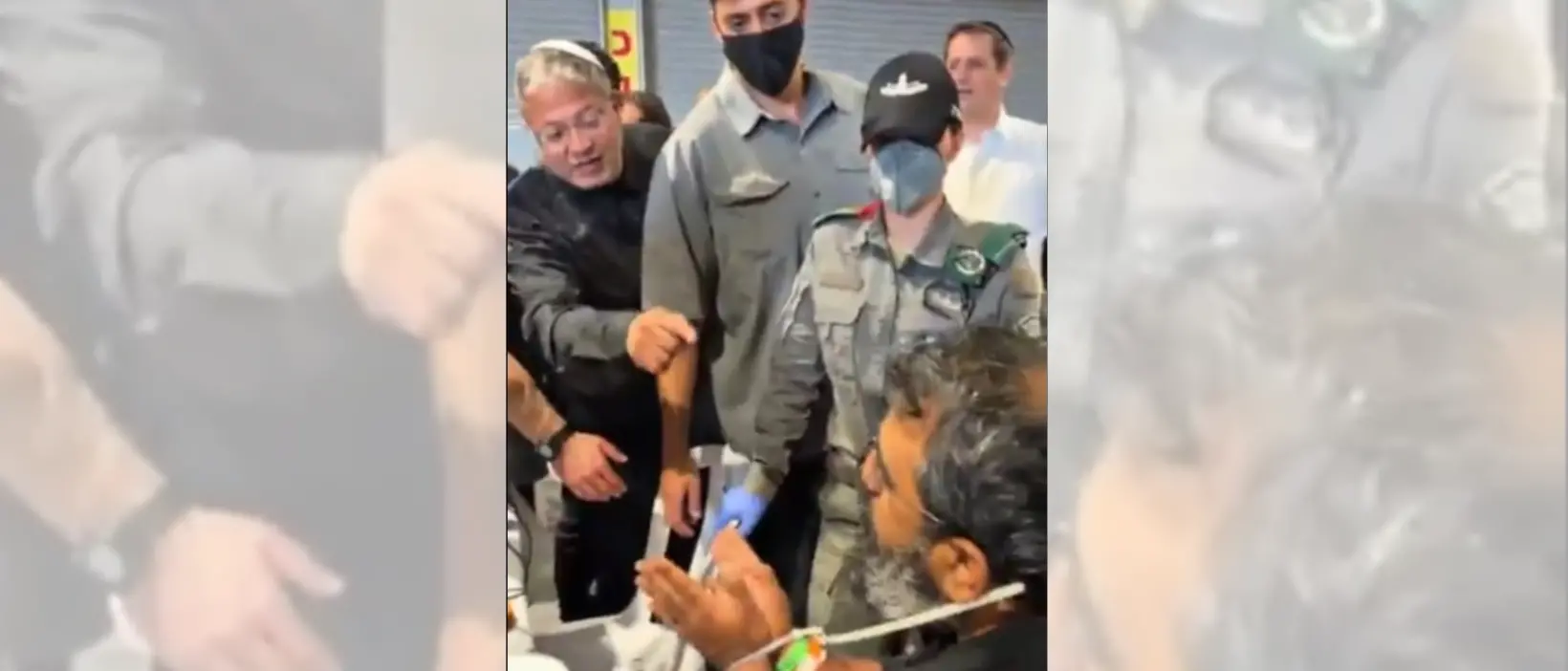 Il ministro israeliano Ben-Gvir in un video deride gli attivisti della Flotilla legati. Meloni e Tajani: «Inaccettabile»\n