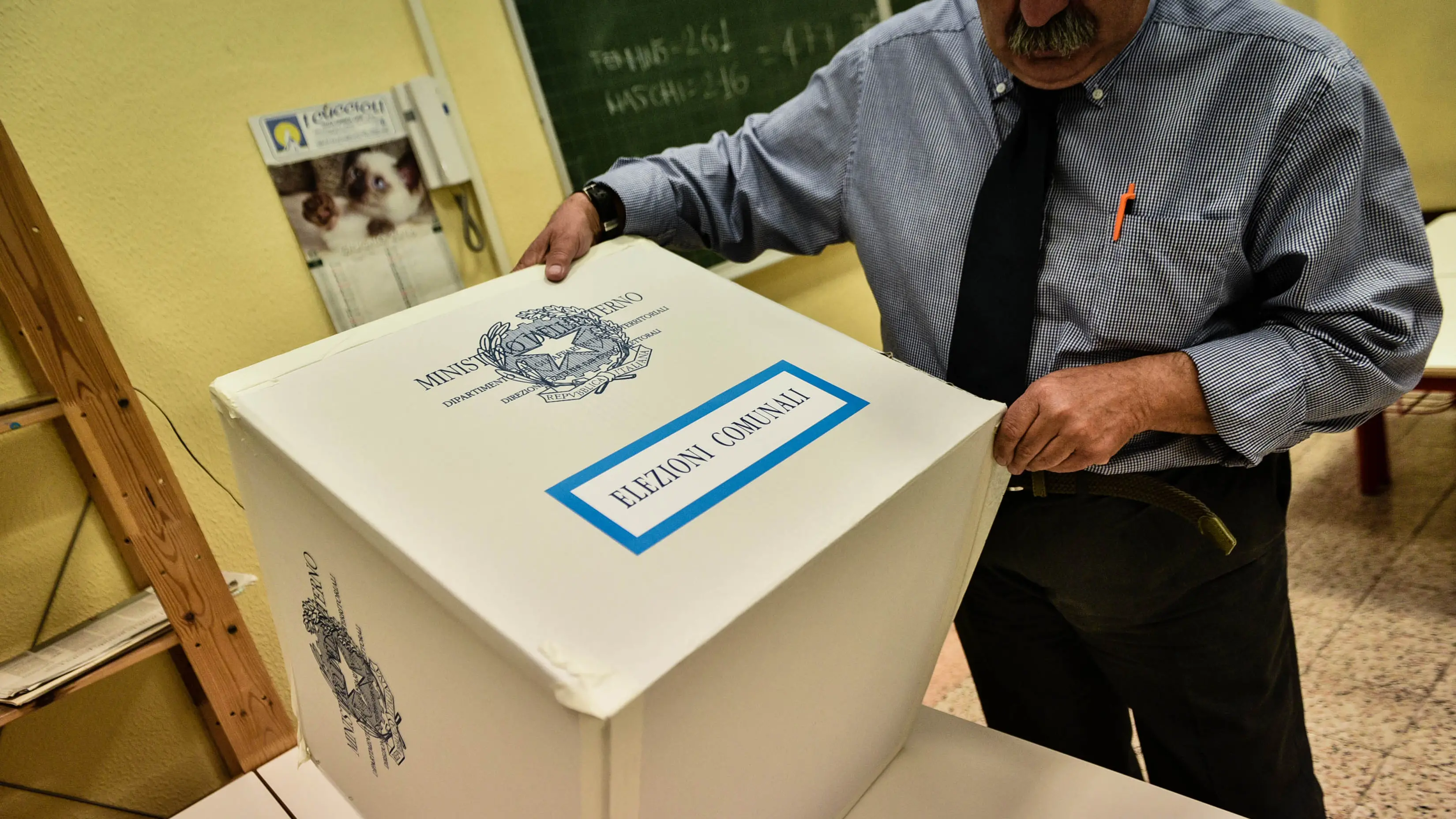 Milano - Spoglio delle schede elettorali per il ballottaggio alle elezioni comunali a sindaco di Milano , Luca Matarazzo