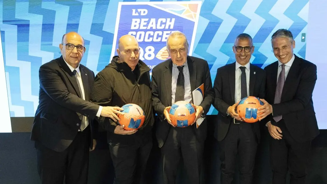 <p>Da sinistra: Gianni Cadoni, Giorgio De Rosa, Giancarlo Abete, Roberto Desini e Domenico Droghini</p>\\n