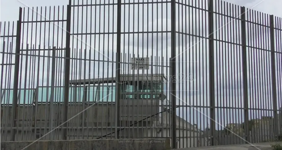 Disordini nel carcere di Catanzaro, Osapp lancia l’allarme: «Possibile regia della criminalità organizzata»\n
