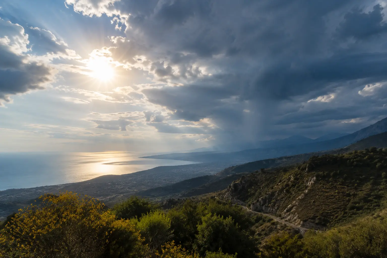 Calabria tra sole e temporali: torna il caldo ma resta l’instabilità pomeridiana\n