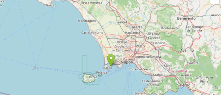 Forte scossa di terremoto ai Campi Flegrei, magnitudo 4.4. Il sindaco di Bacoli: «Siamo in strada per verificare i danni»\n