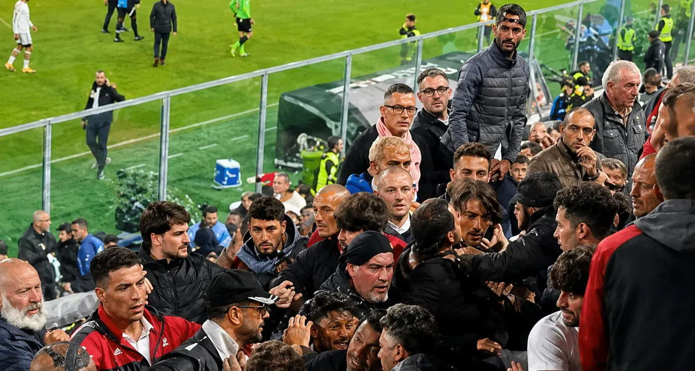 <p>Rissa durante Palermo-Catanzaro , Noto accusa: «<span style=\"color:hsl(0, 75%, 60%);\">Scene indecorose</span>», ma la dinamica è da chiarire</p>