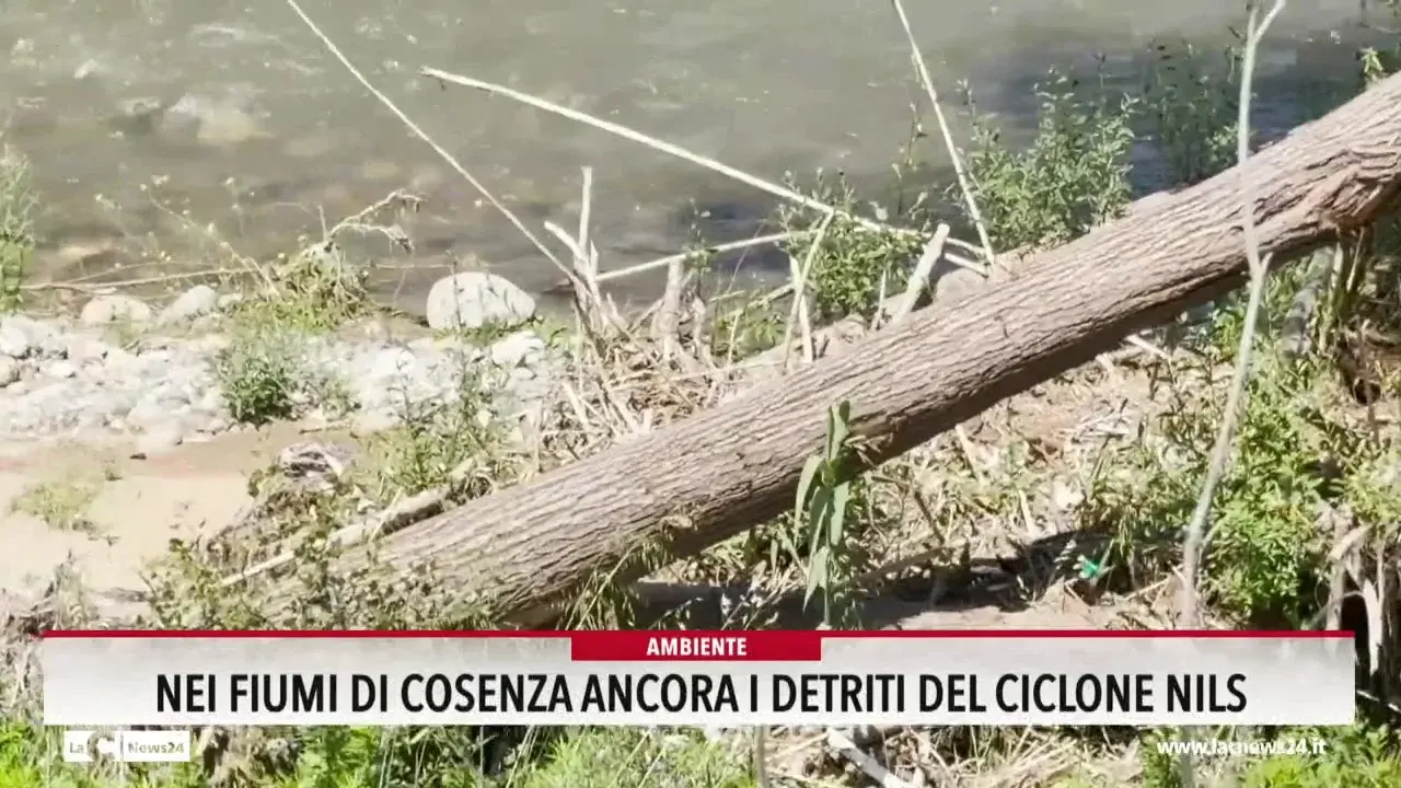 Nei fiumi di Cosenza ancora i detriti del ciclone Nils