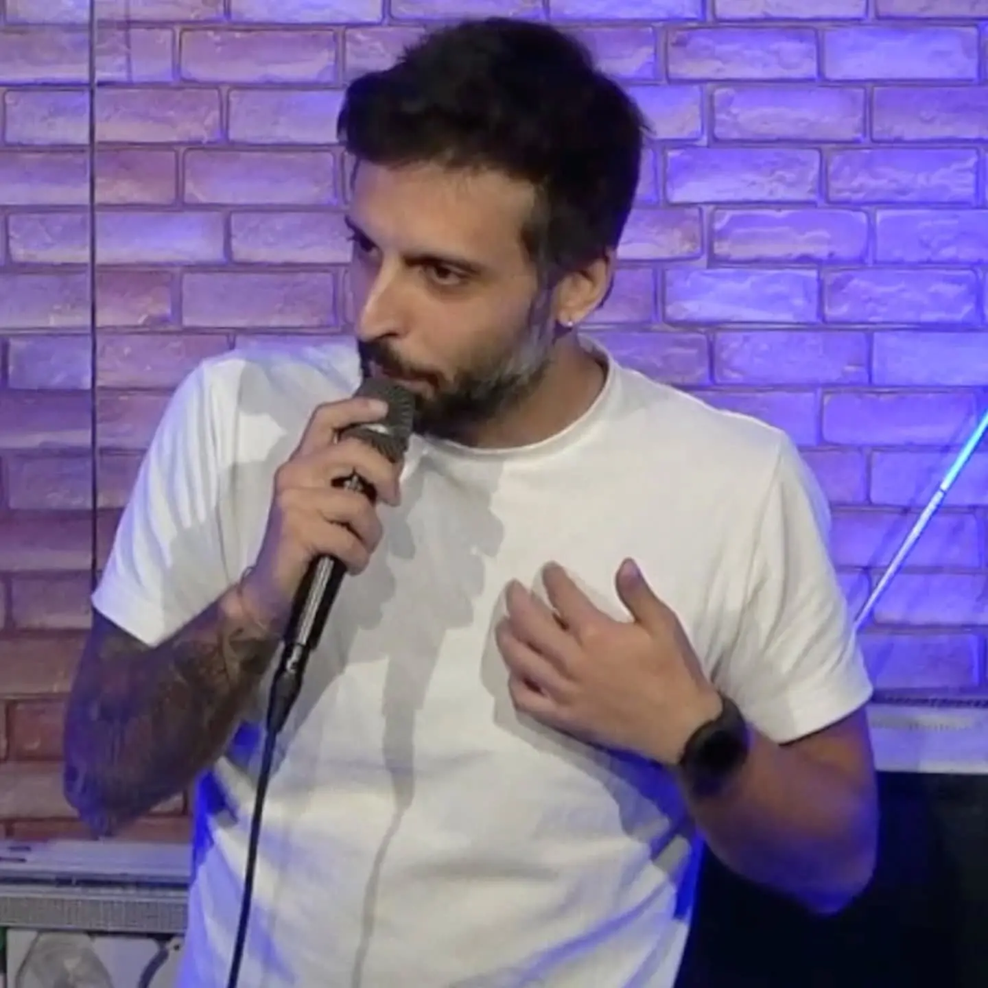 La stand up comedy di Andrea Di Castro torna a Lamezia con Cromosoma X\n