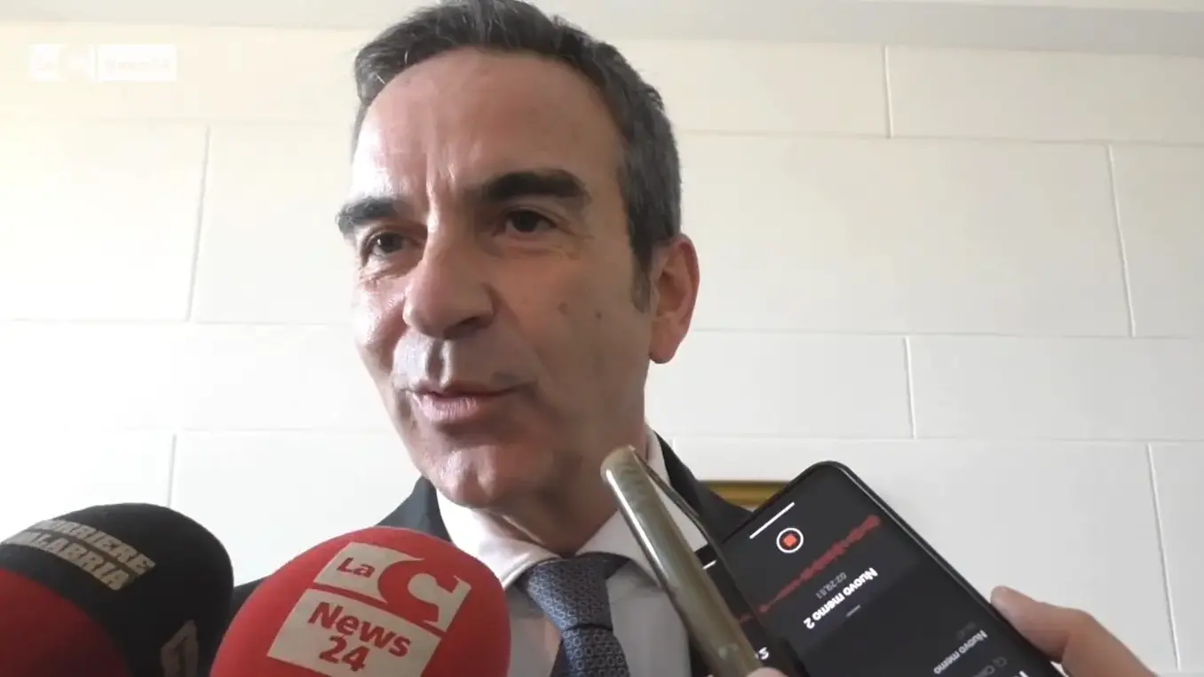 <p>Occhiuto: «Non sfido Tajani, se il centrodestra e Forza Italia inseguono Vannacci <span style=\"color:hsl(0, 75%, 60%);\">perderanno le elezioni</span>»</p>